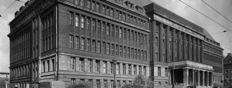 altes s/w Foto des Union Verwaltungsgebäudes in Dortmund